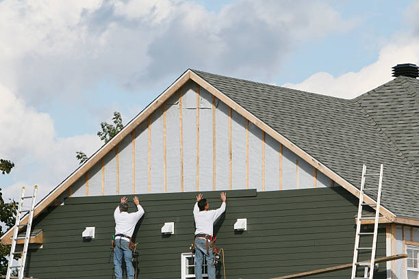 Professional Siding technician working in Fresno, TX